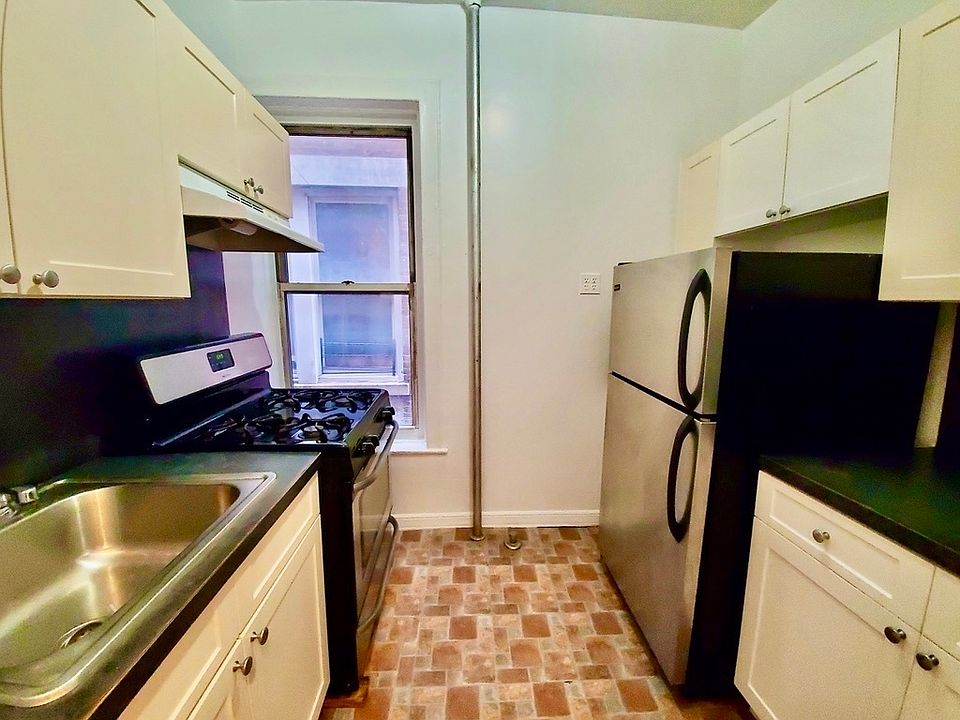 2nd image of 2 W 120th St #6FF