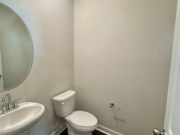 5th image of 1004 Amberley Crossing Dr