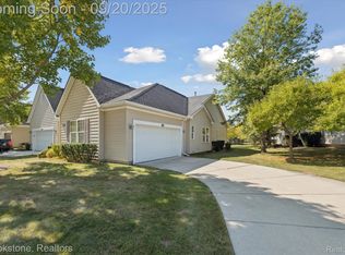 3567 Grove Ln, Auburn Hills, MI 48326