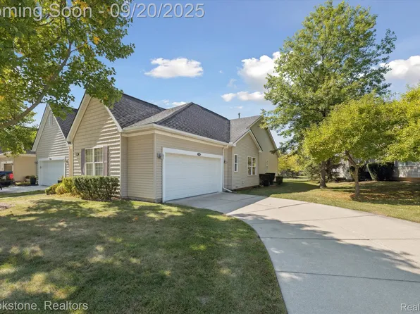 3567 Grove Ln, Auburn Hills, MI 48326