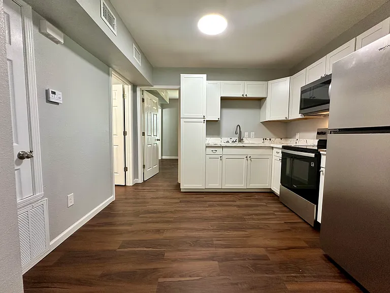 W Ella Ave — Photo 8