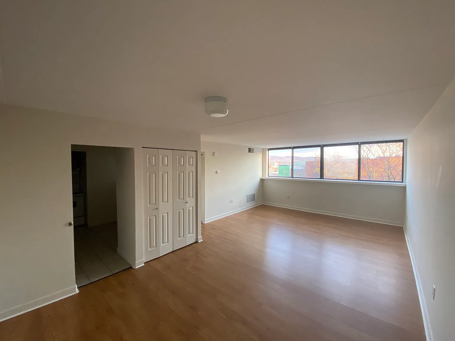 2 bed, 1062 sqft, $1,500 — Photo 4