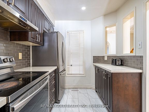 3rd image of 25 Clover Bloom Rd