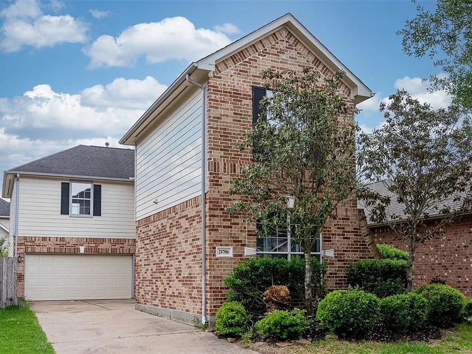 21706 Spring Vine Ln