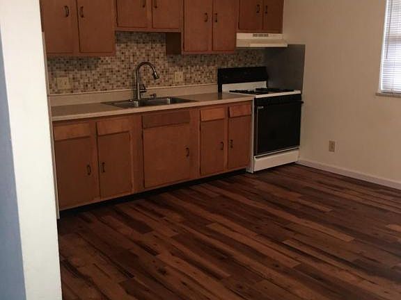 3rd image of 1321 Virginia Ave