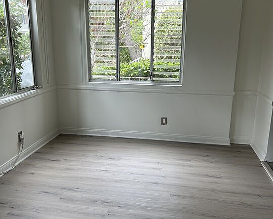 5th image of 1128 S Oakhurst Dr #1