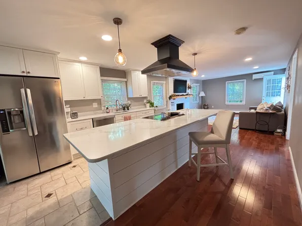 27 Meadowview Cir #27, Nashua, NH 03062
