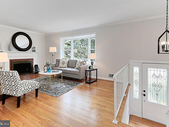 5th image of 7504 Fairwood Ln