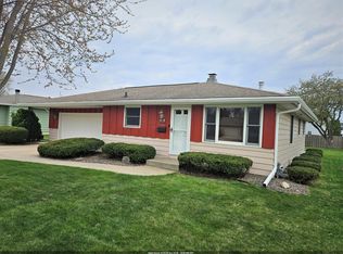 2005 Oak St, Oshkosh, WI 54901
