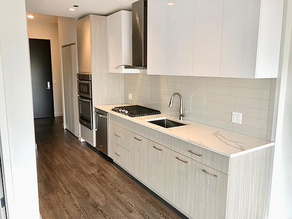3rd image of 709 N Wells St #704