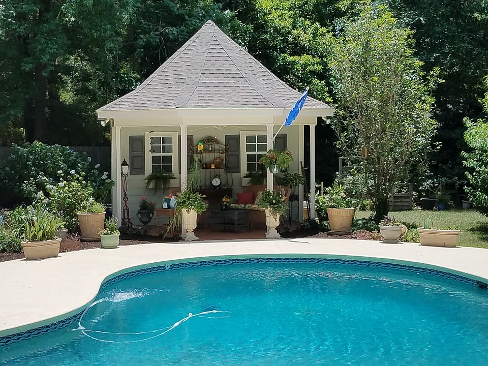 2nd image of 100 Knob Hill Rd