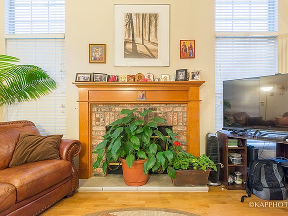 5th image of 360 Glen Leven Ct #22360B