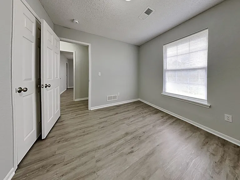 403 NW Woodbury Dr — Photo 14
