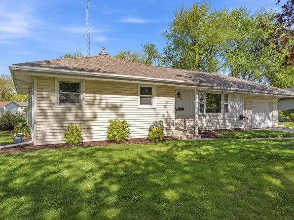 18 N Saint Josephs Ln, Fond Du Lac, WI 54935