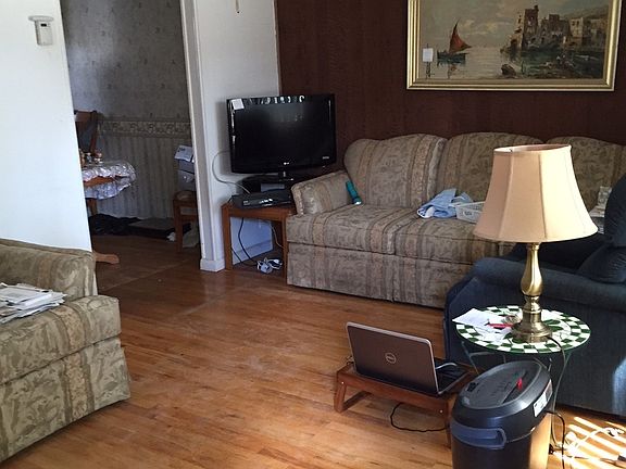 3rd image of 139 N Manhattan Ave