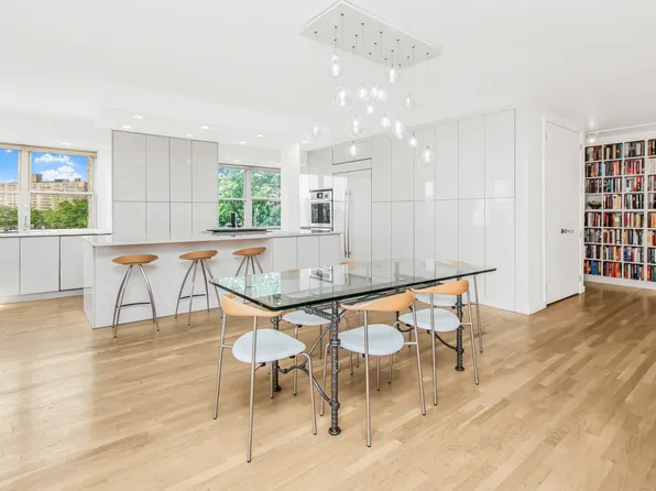 3777 Independence Avenue image 2 of 25