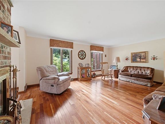 5th image of 6118 Wiclif St NE
