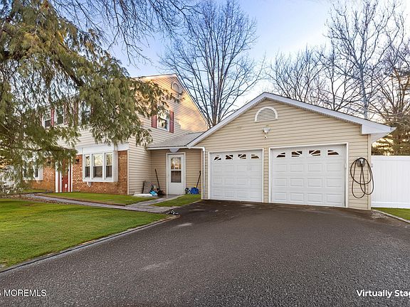 3rd image of 39 School Road W