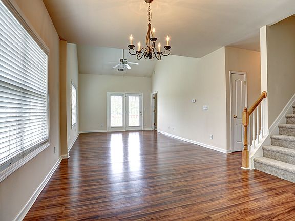 3rd image of 2410 Suwanee Pointe Dr
