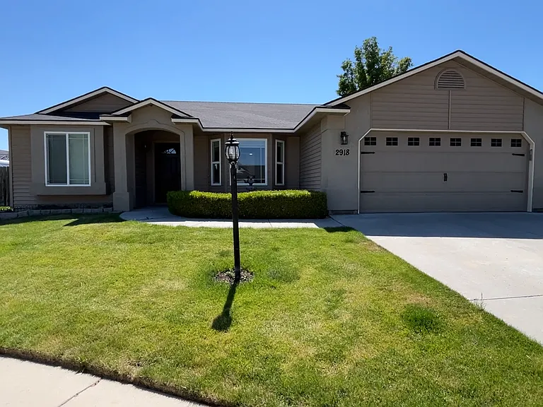 2918 Chester Ln — Photo 1