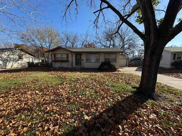 536 S Circle Dr, Derby, KS 67037