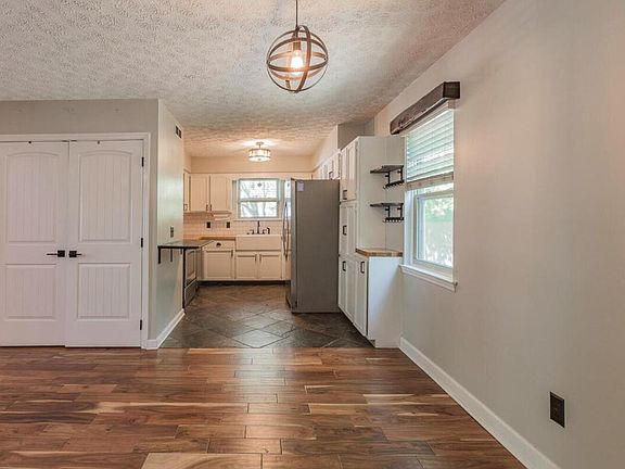 3rd image of 311 Cedar Glen Cir