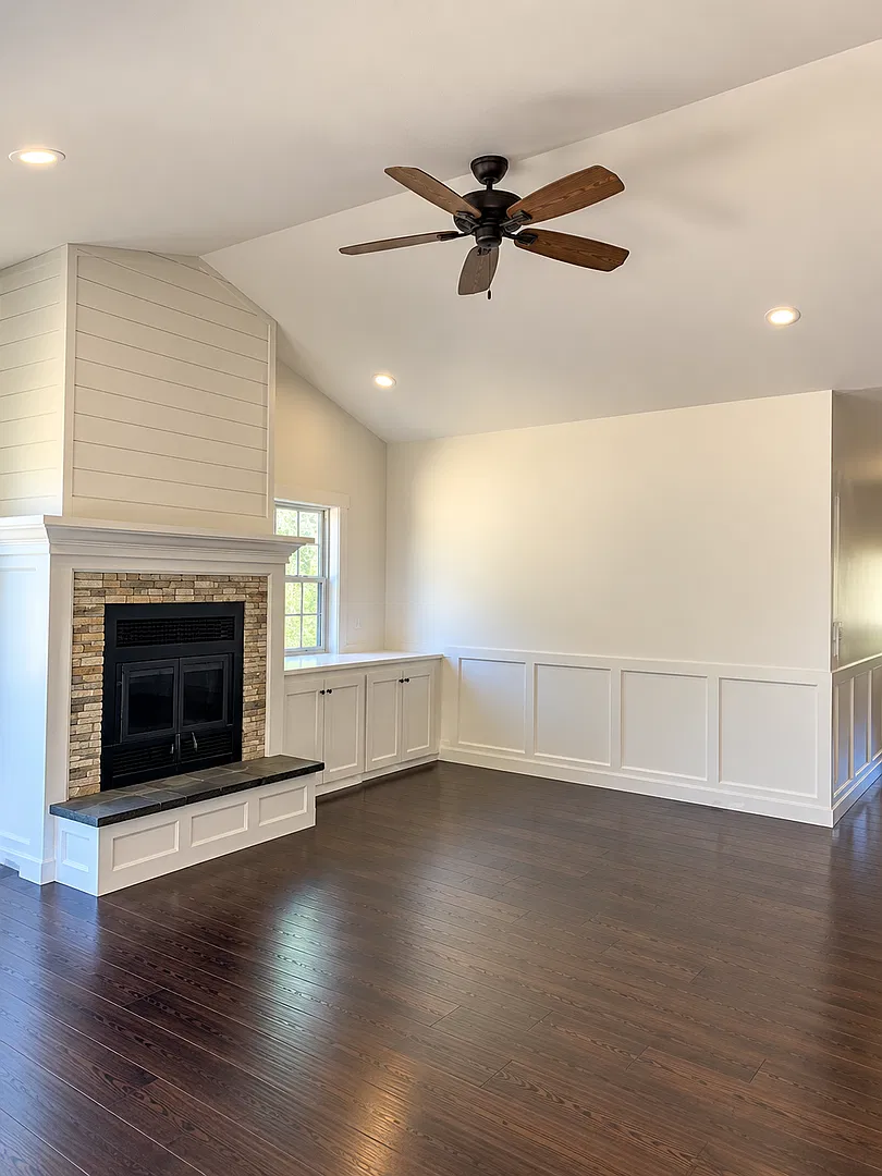 Amazing Four Bedroom In Ponderosa Trails — Photo 4