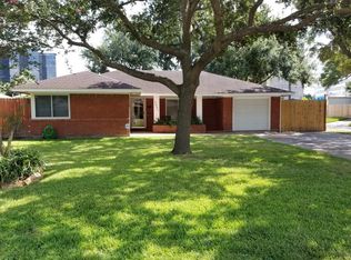1051 W 30th St, Houston, TX 77018