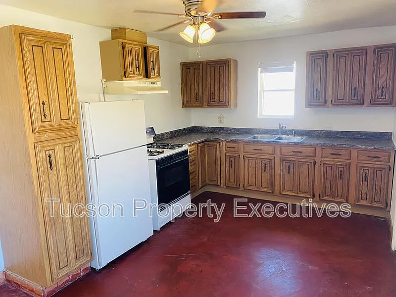 2 bed, 1.0 bath, 1100 sqft, $1,200 — Photo 2