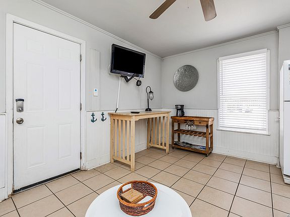 4th image of 134 #6 N Alister St