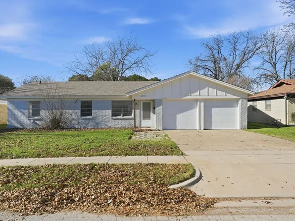 2721 Ash Park Dr, Richland Hills, TX 76118