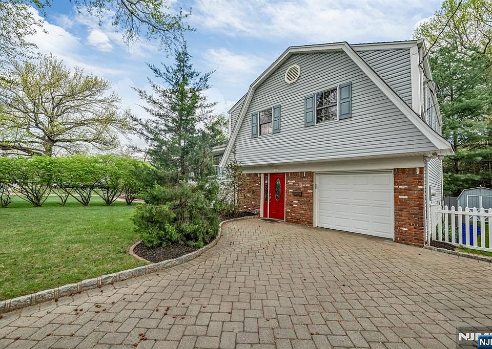 1st image of 364 Knickerbocker Rd