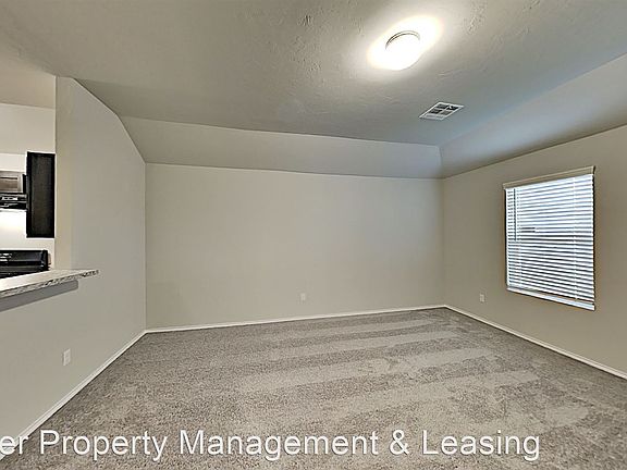 5th image of 1832 Hannah Ln