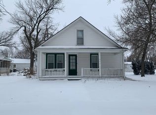209 W Oak St, Waterville, KS 66548