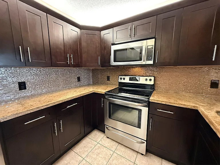 10790 NW 14th St #187 — Photo 7