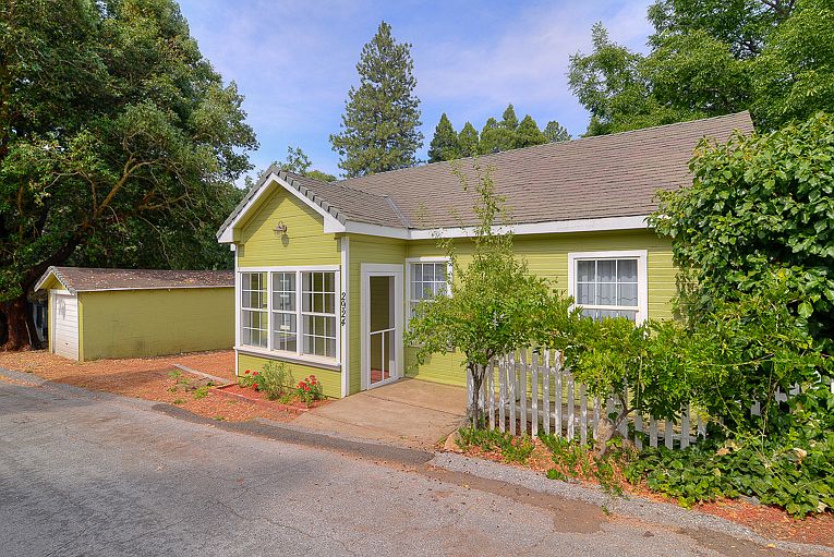 Front of home / garage view