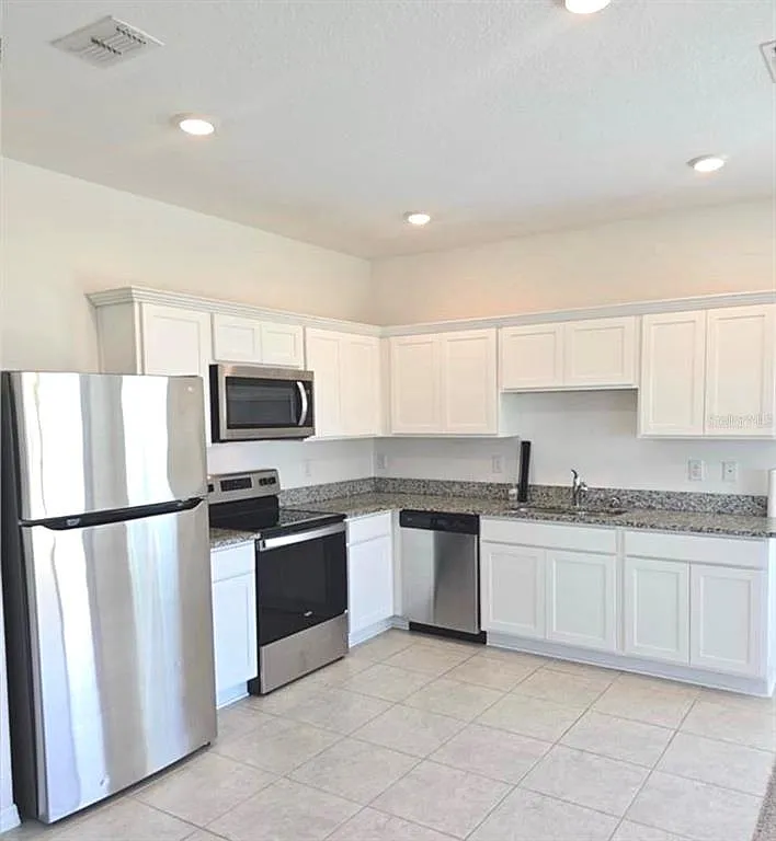 3 bed, 2.5 bath, 1480 sqft, $1,800 — Photo 2