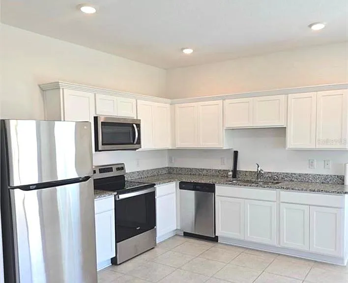 1128 Merrill St — Photo 2