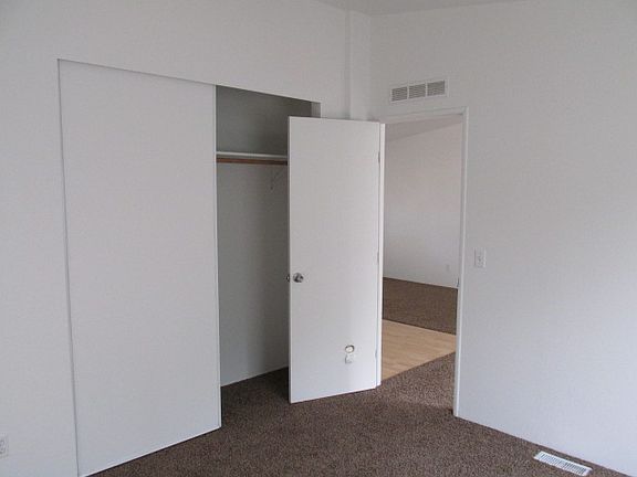 4th image of 217 Crestwood Dr