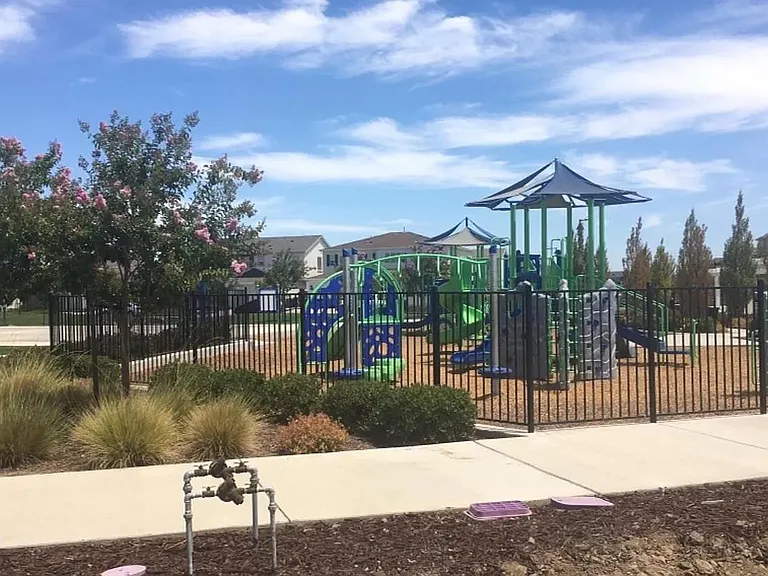 Merritt Dr — Photo 9