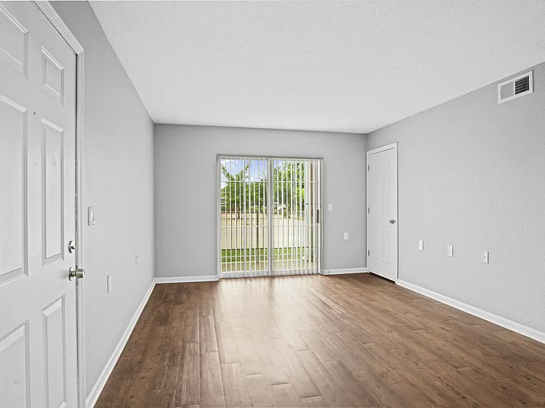 Callaway Villa Apartments — Photo 20