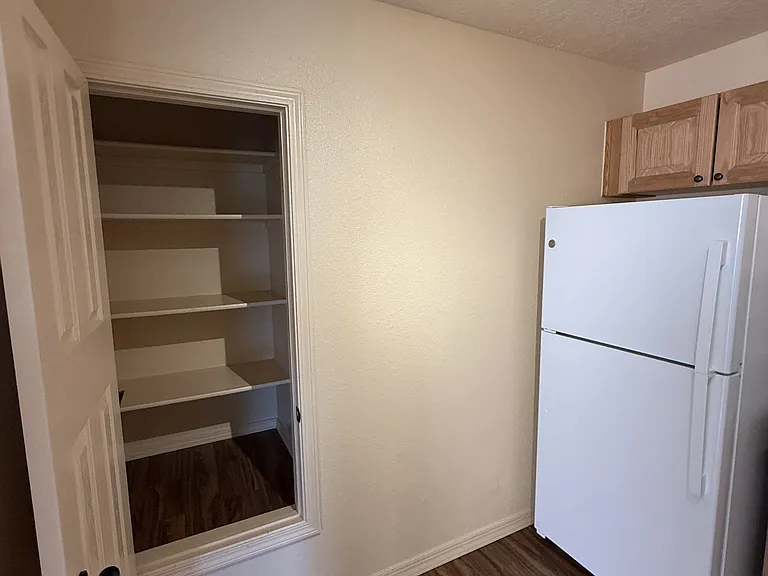 1721 Girard Blvd SE #C — Photo 7