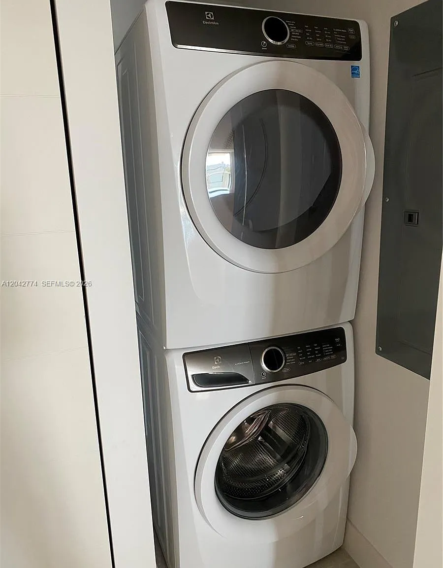 1 bed, 2.5 bath, 980 sqft, $5,750 — Photo 4