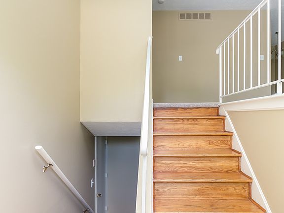 3rd image of 3429 Warwick Ct #B