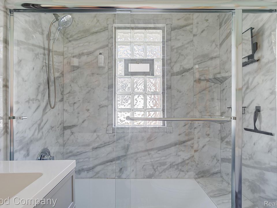 215 E Hazelhurst St, photo 27