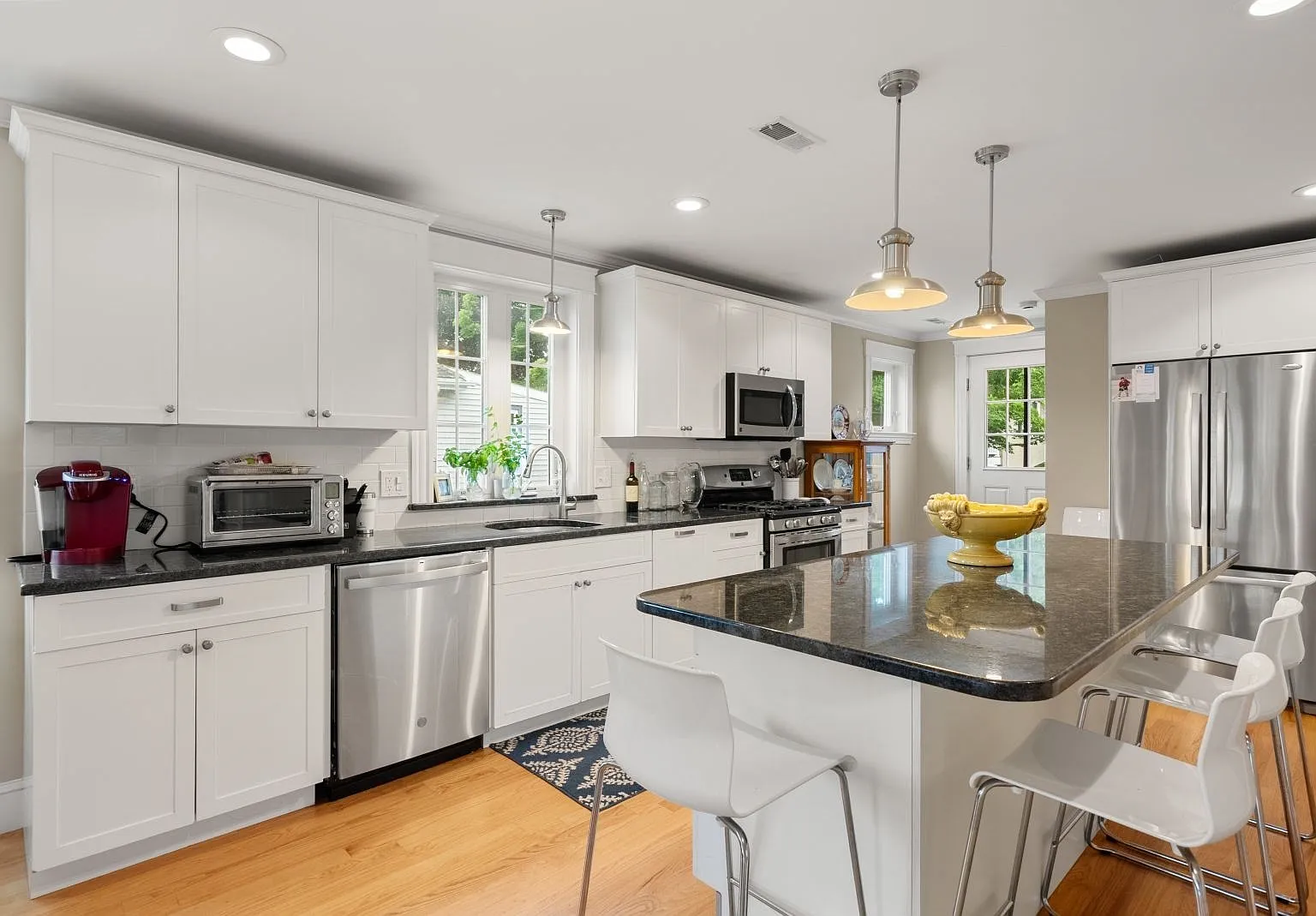 3 bed, 2.5 bath, 1500 sqft, $4,250 — Photo 3