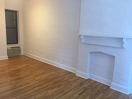 Rented by Metropolis Real Estate of Manhattan | media 33