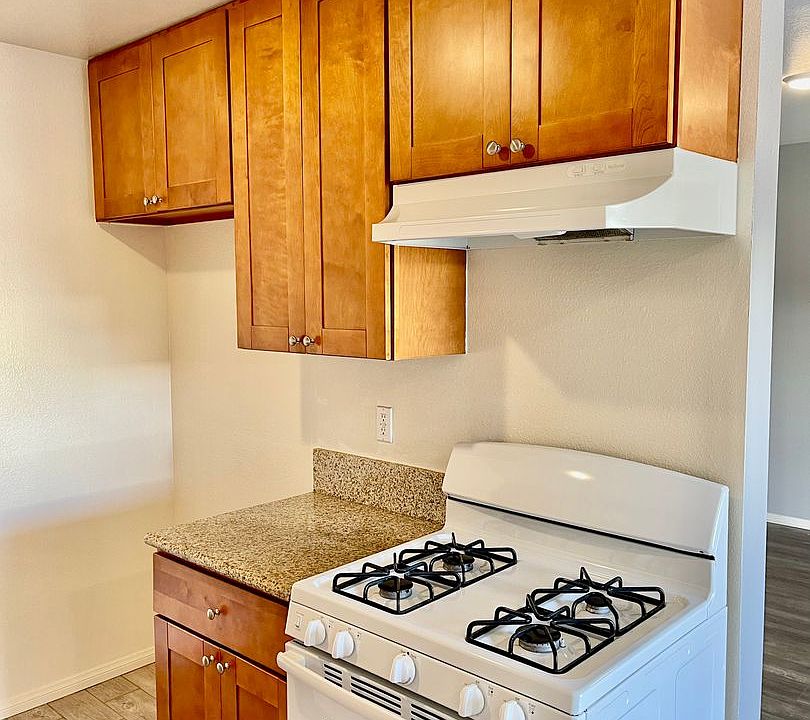 1st image of 14609 Saticoy St APT 20
