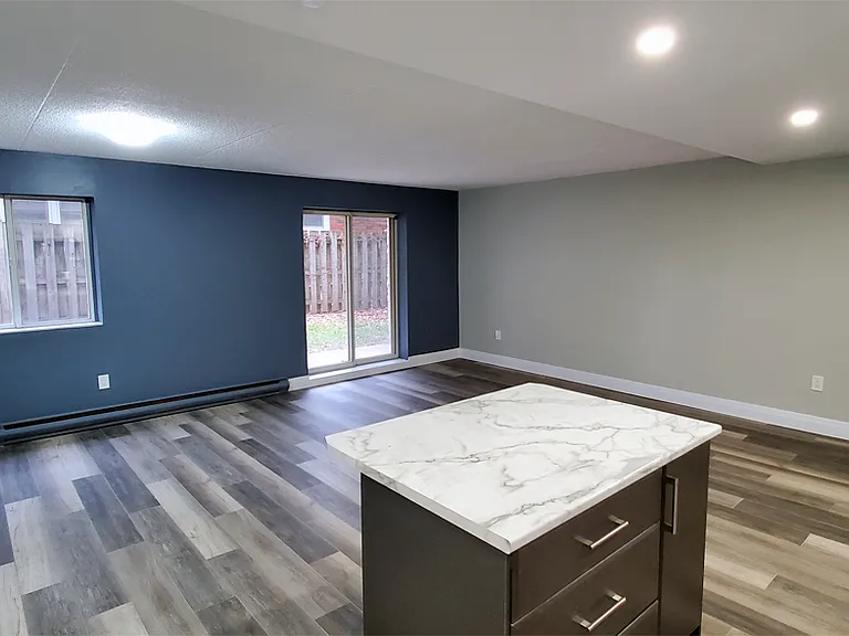 349 Queenston St — Photo 3