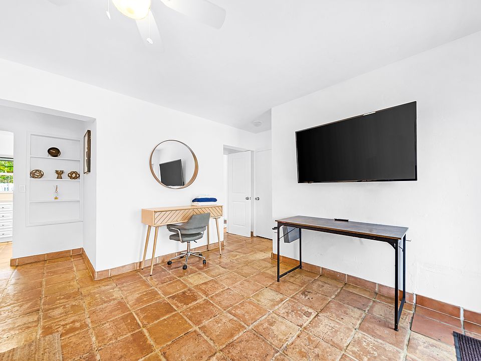 1st image of 312 NE 16th Ter APT B